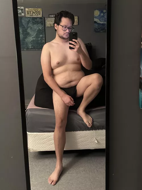 Anybody wunna get in bed with me 😏