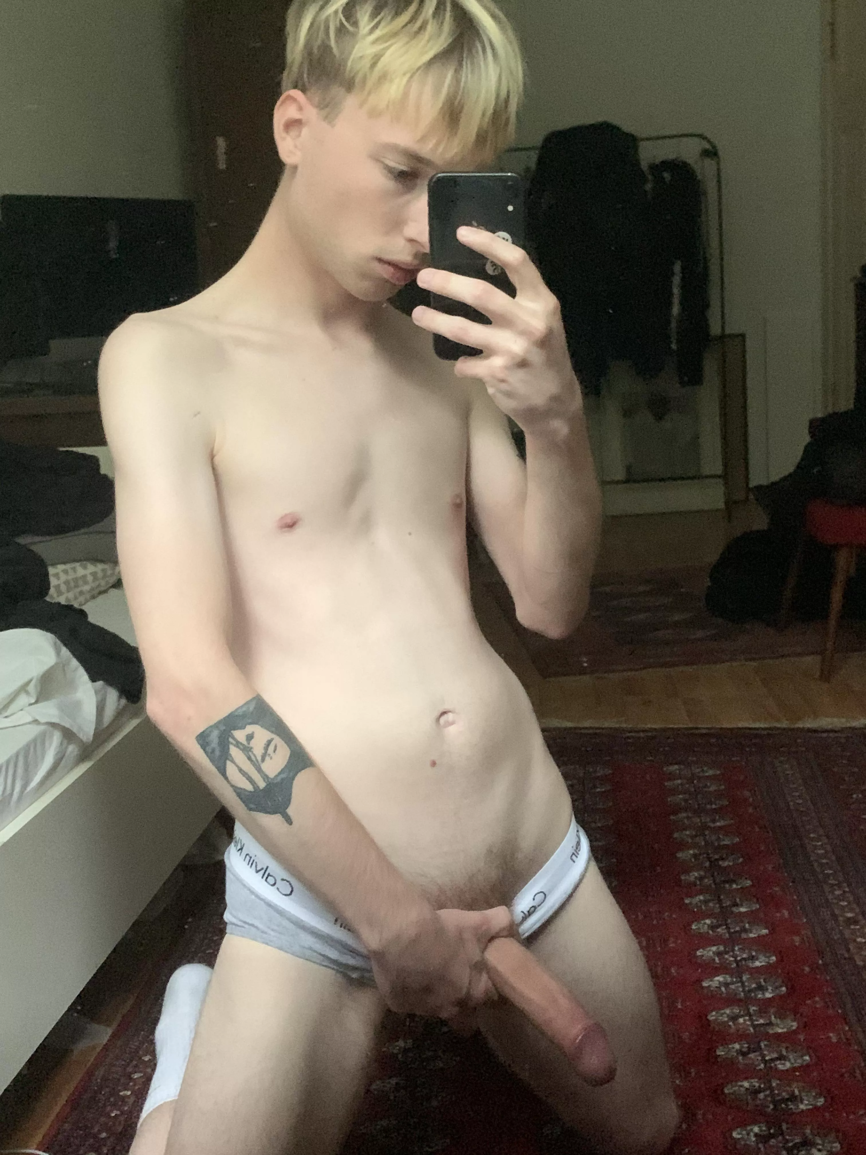 blonde twink for your page :)