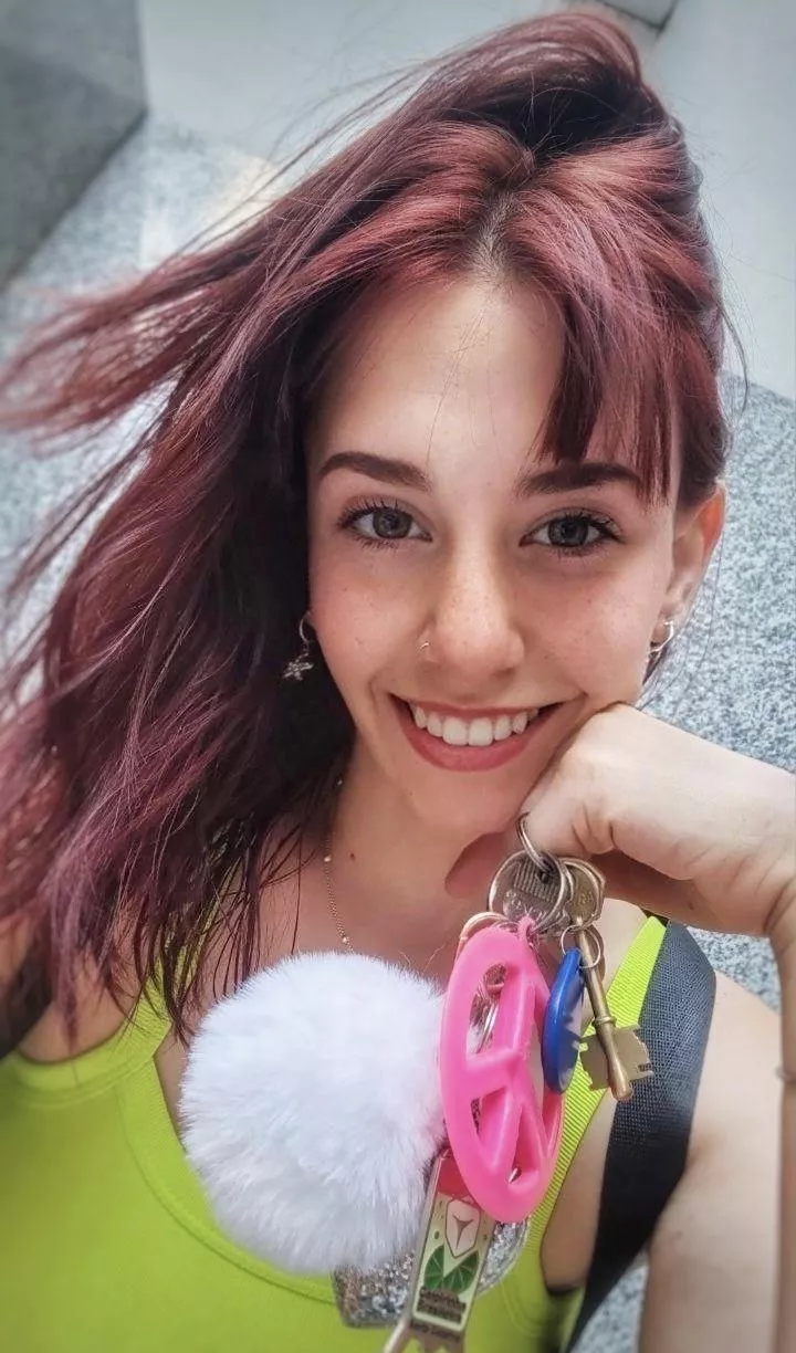 Does Latina beauty catch your attention? 🤭