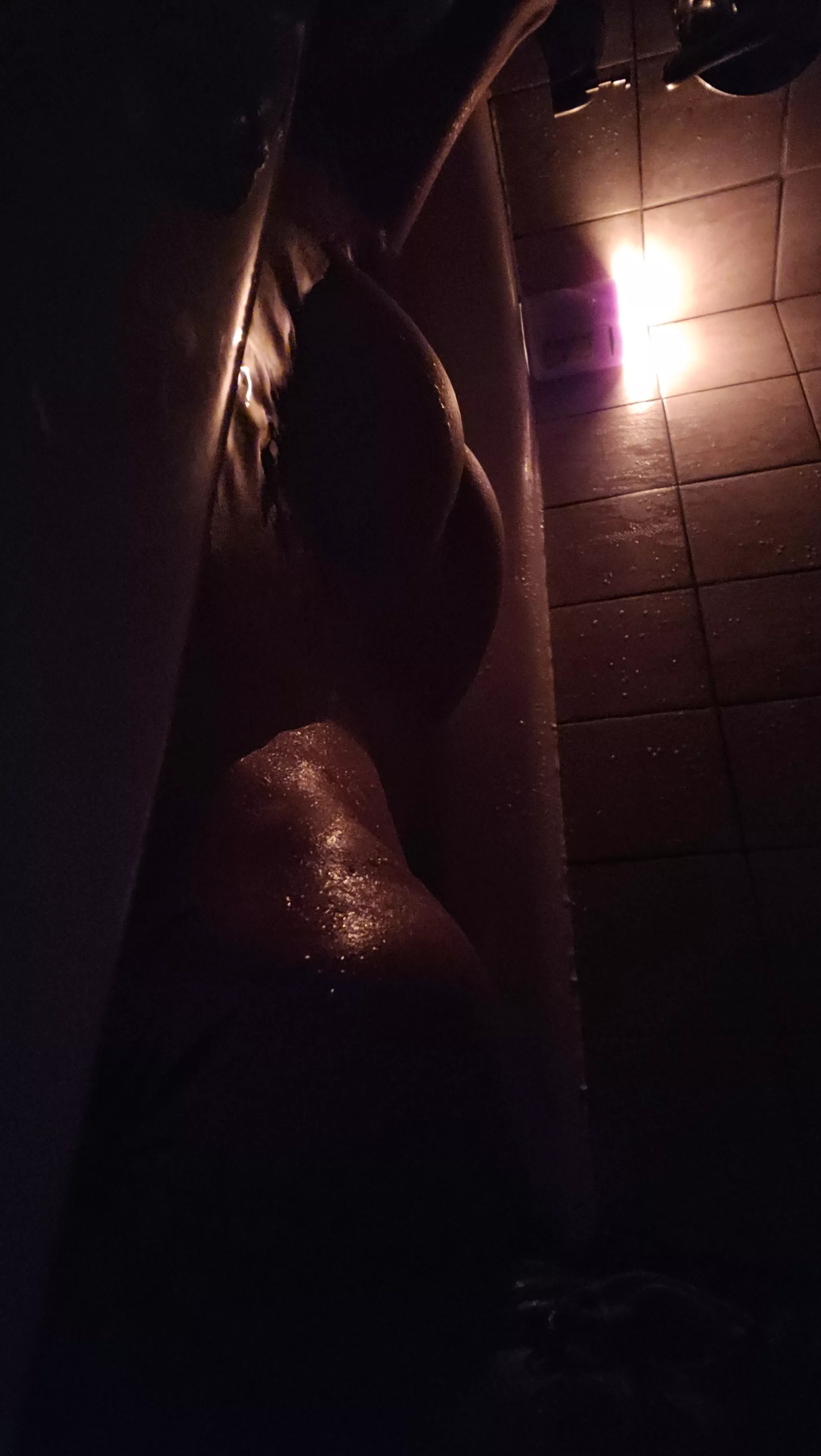 Happy Sunday. Wanna cum join me? 🧖‍♂️🚿