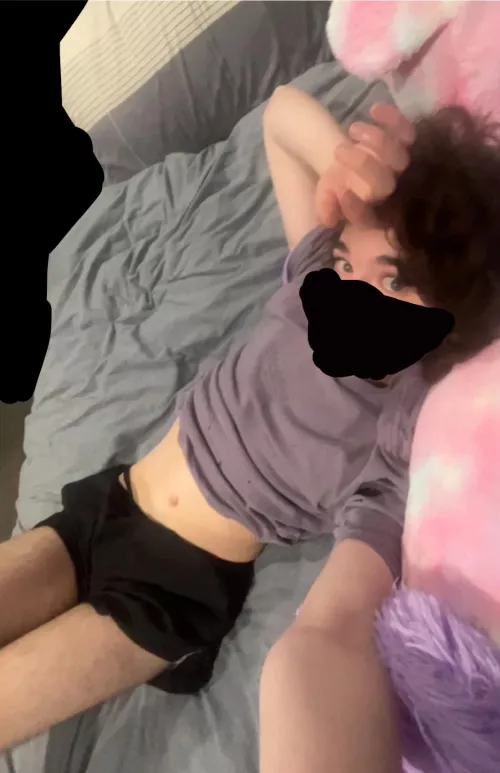 i need hugs right now =.=