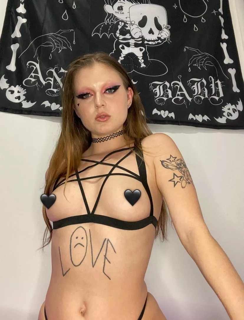 I should probably do a naked tattoo tour 🤔