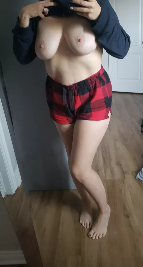 I'm at that part of my cycle where my boobs swell 😘 (F)