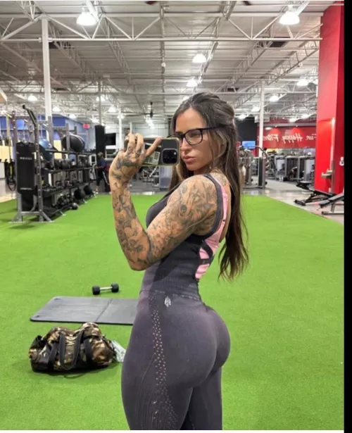 Sommer Ray sister is hotter then her