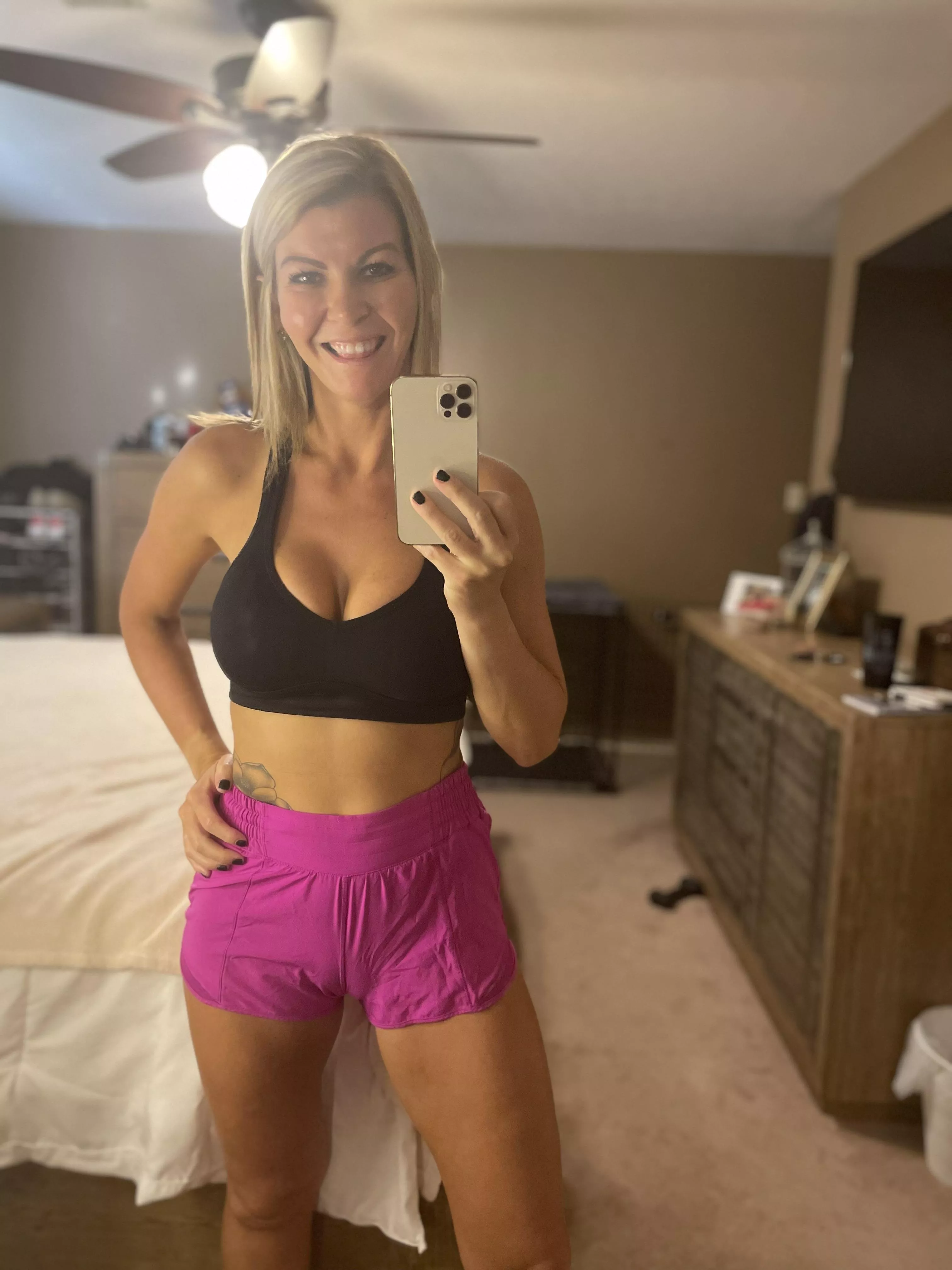 The cameltoe is strong with these!