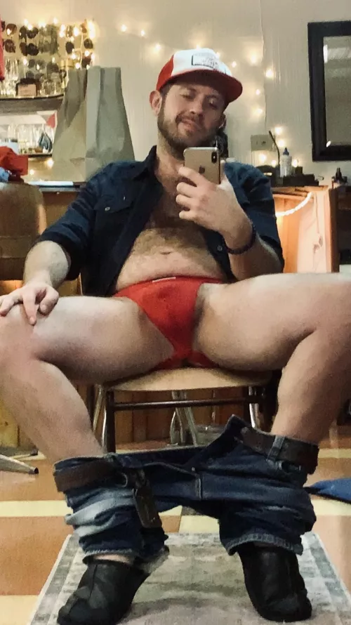 Wasn’t planned at all, lo but I love how my hat matches my jock 👌