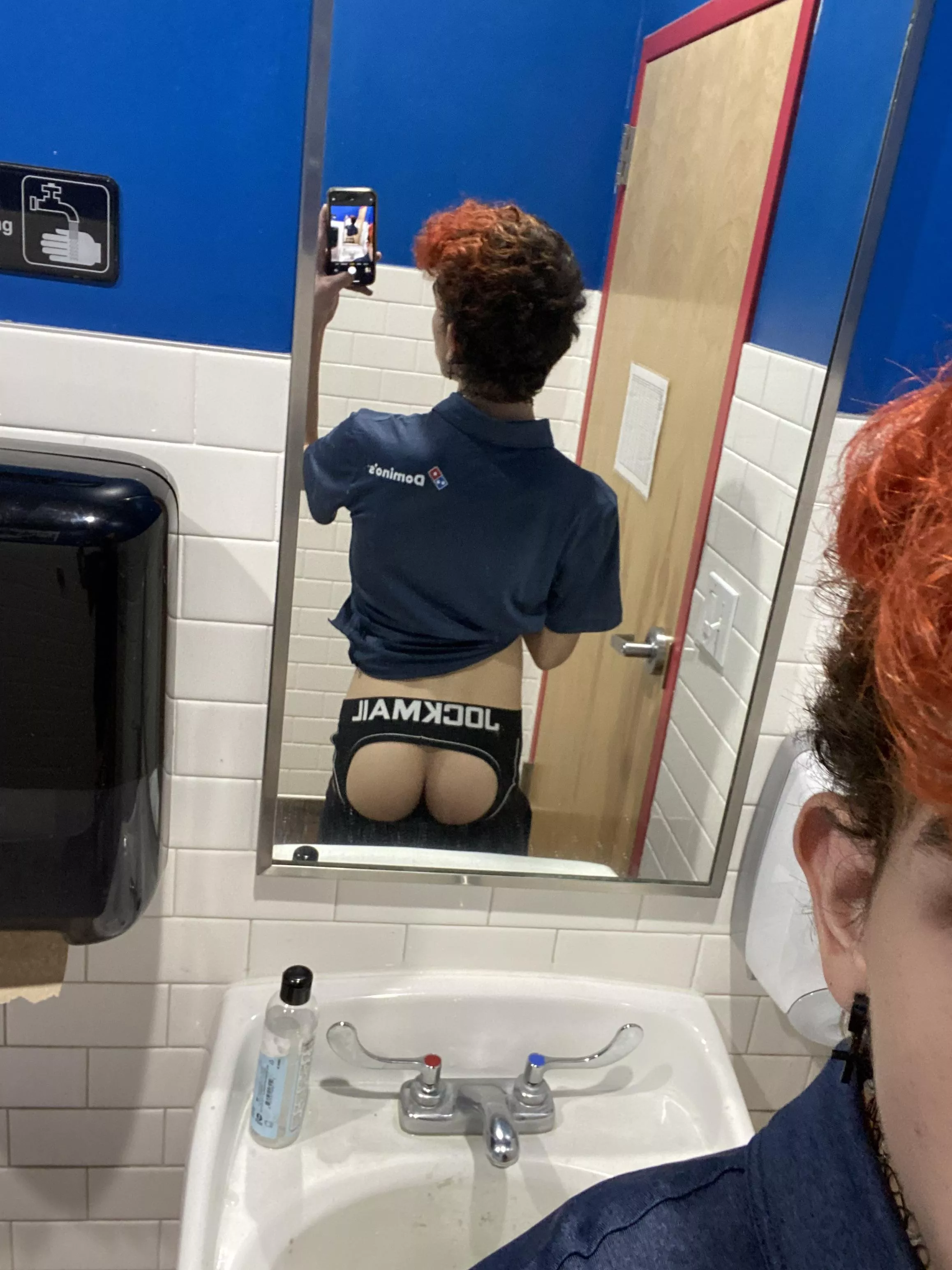 Where do i leave the delivery 😝💙❤️