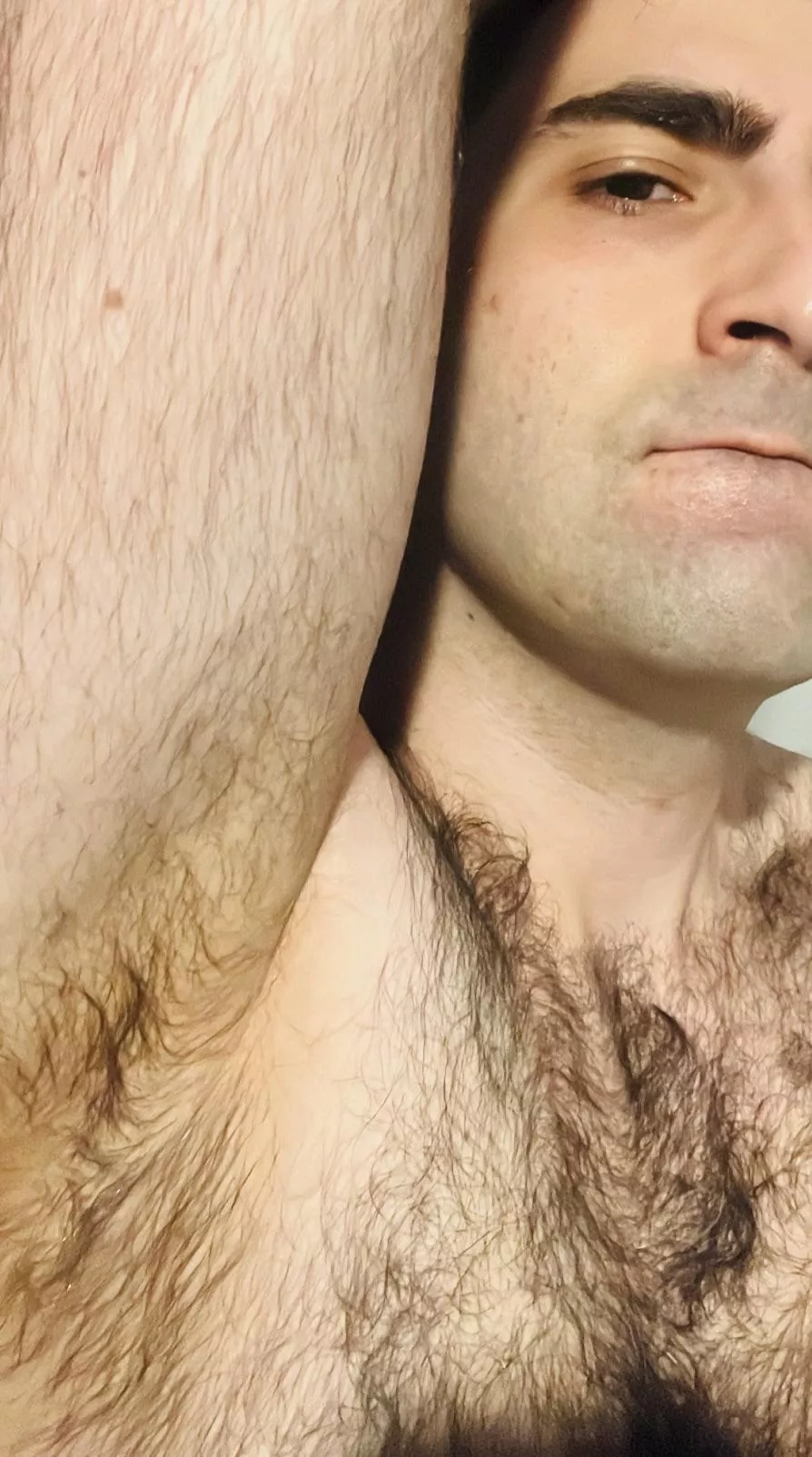 Who wants to bury their face in my pits 😈