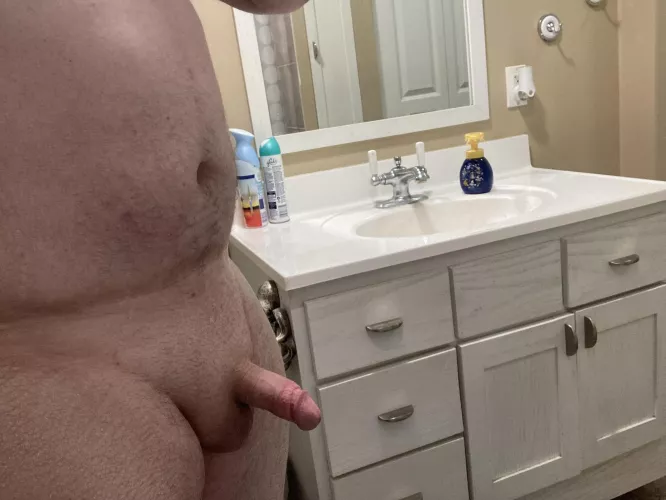 Who wants to go to a Halloween party with me?im going as a nudist