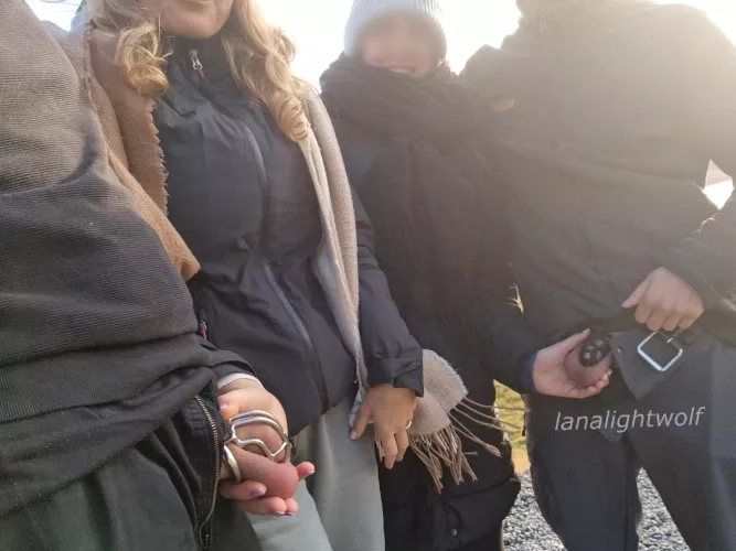 A group photo like this is a nice holiday memory or what do you think ? 🔐😋