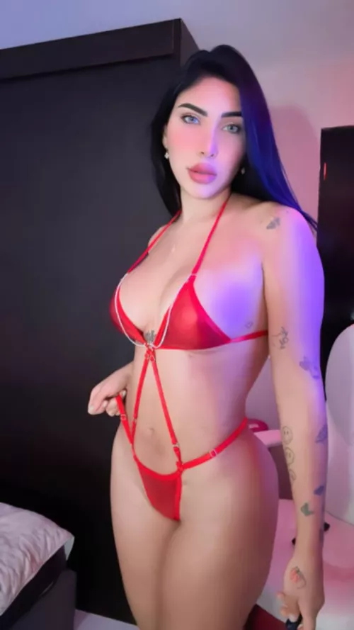 A hot chick with dominant tendencies