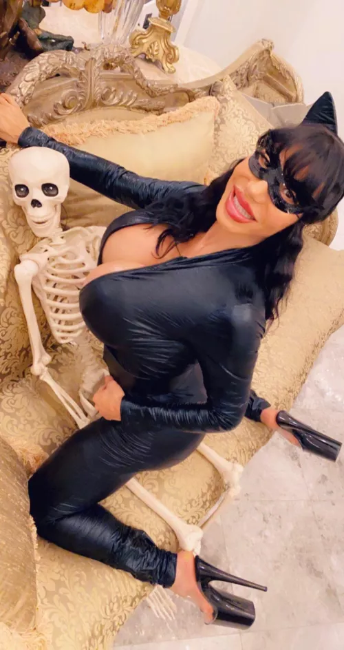 Bust all over her face in that sexy mask!