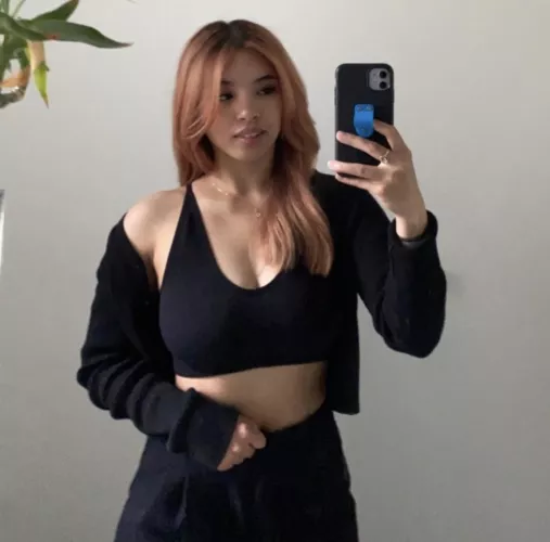 busty Filipina beauty