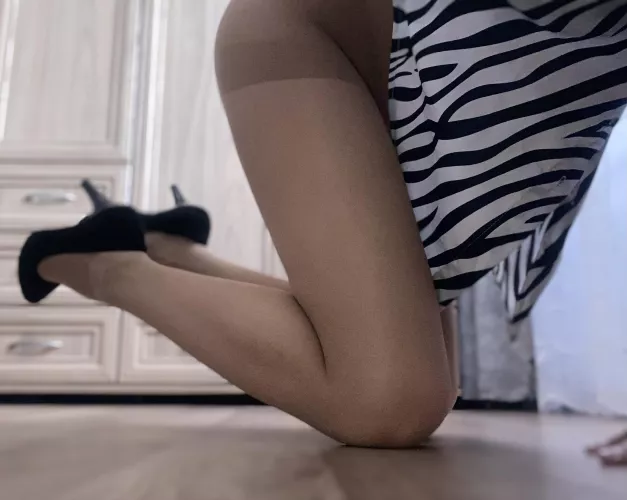 Do you wanna your colleague wear this outfit ?