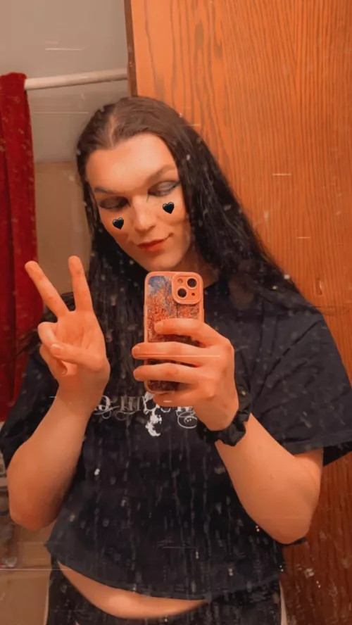 Friendly reminder to be extra sweet to ur local goth girls this halloween :3