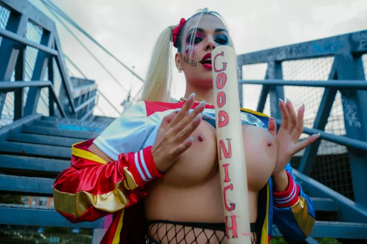 Harley Quinn ready to get crazy get her bat