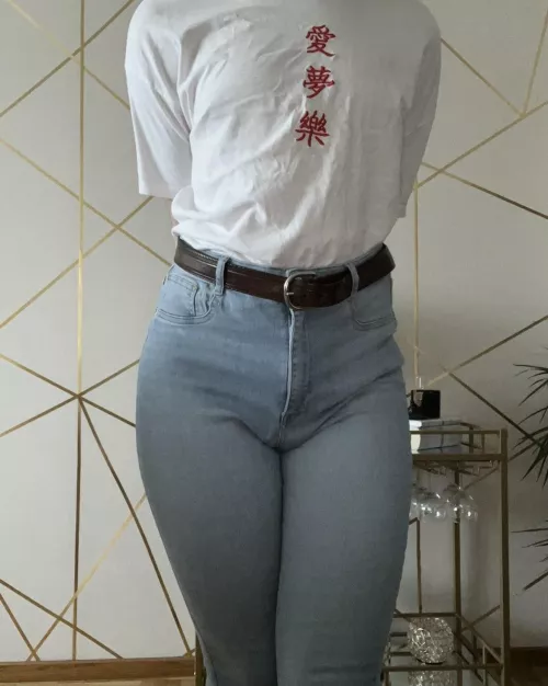 i like this outfit even tho im kinda fat :/