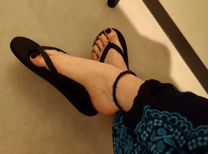I only wear flip flops to tease guys 😈 😜