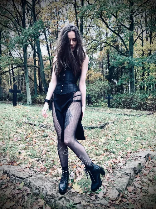 In my eerie fit which consists of that heeled boots