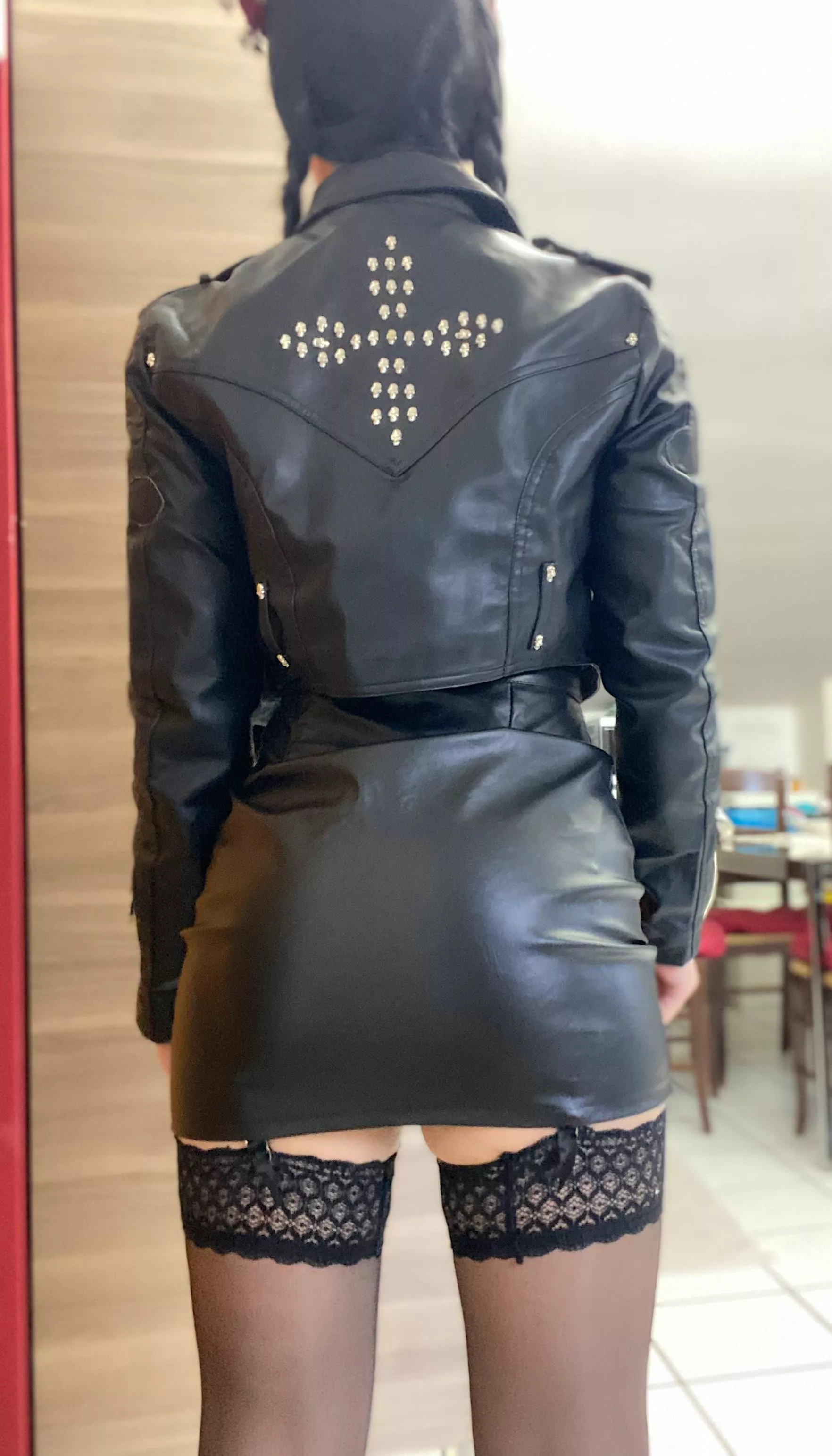 Ladies with skirt and jacket! Total leather