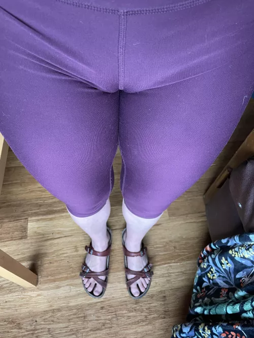 Looked down and saw it 🤭 thought someone might like to see it… feel free to stare 🙃