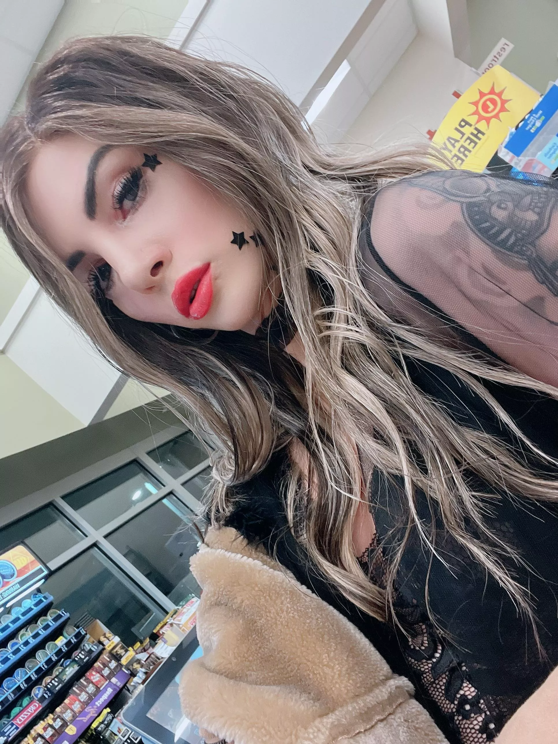 lookin down on mah hoeeez • slutty modern Morticia Addams 😈🔪🩸⛓️