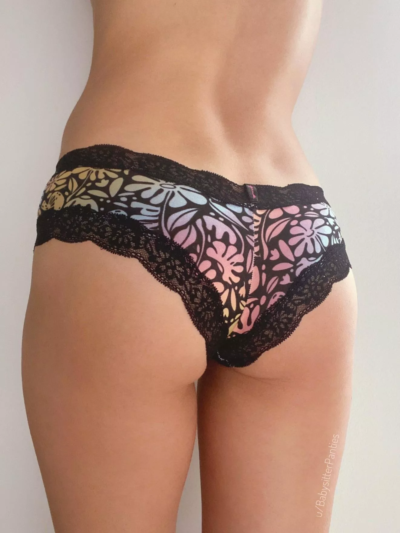 Thought I’d try an “unposed” CLB pic for once… ☺️😘