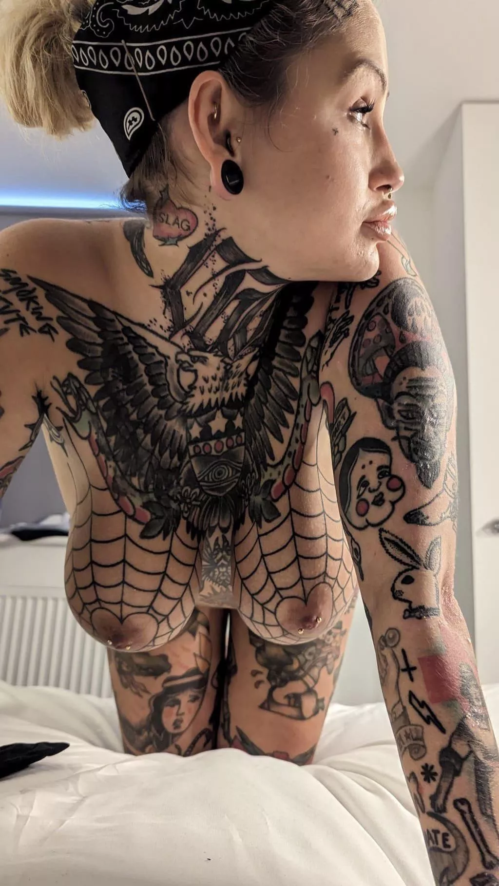 When it looks like your tats hold your tits in place 😏