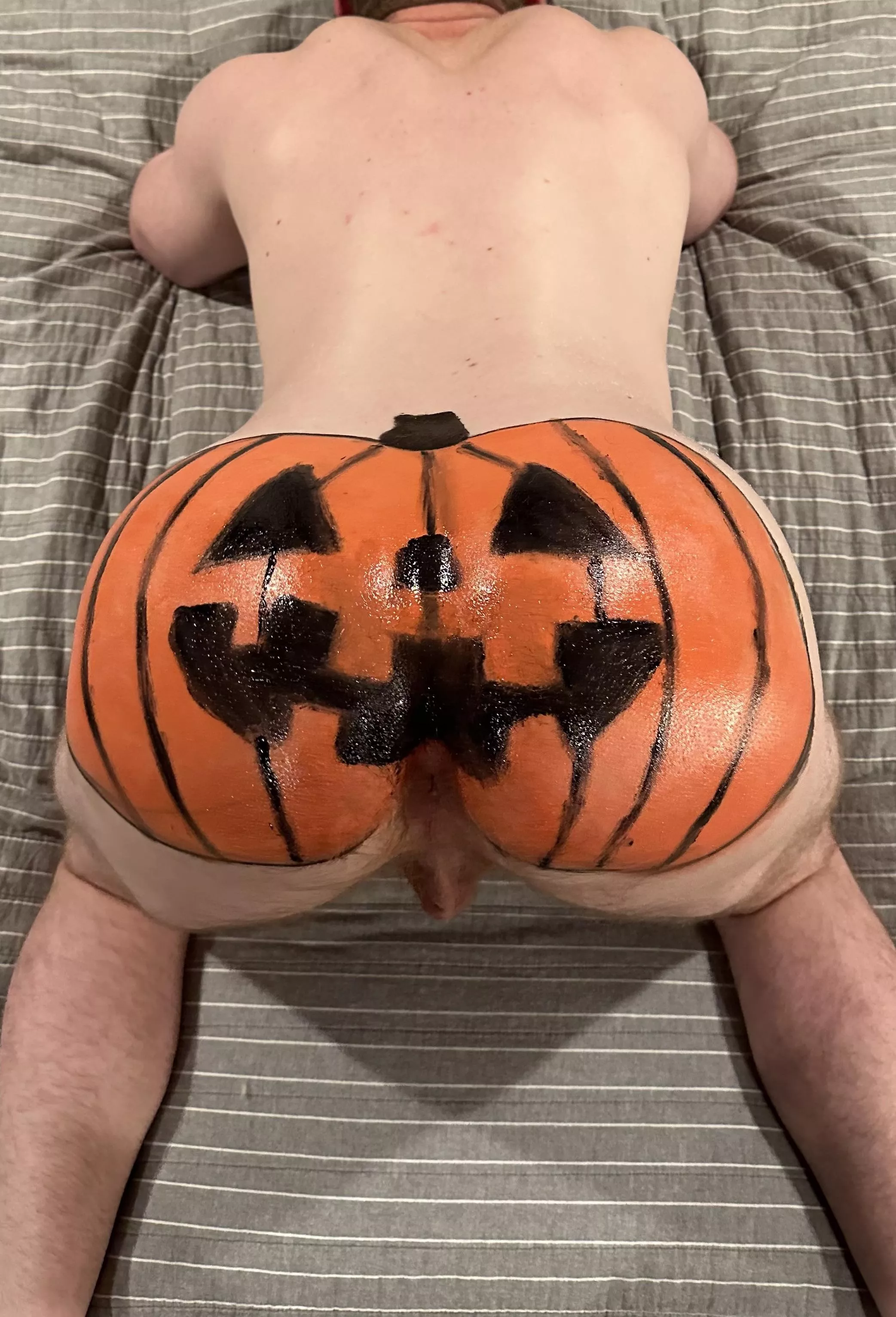 Anybody wanna thicc or treat with me?