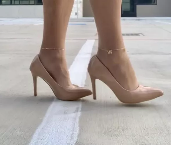 Apricot pumps🥰
