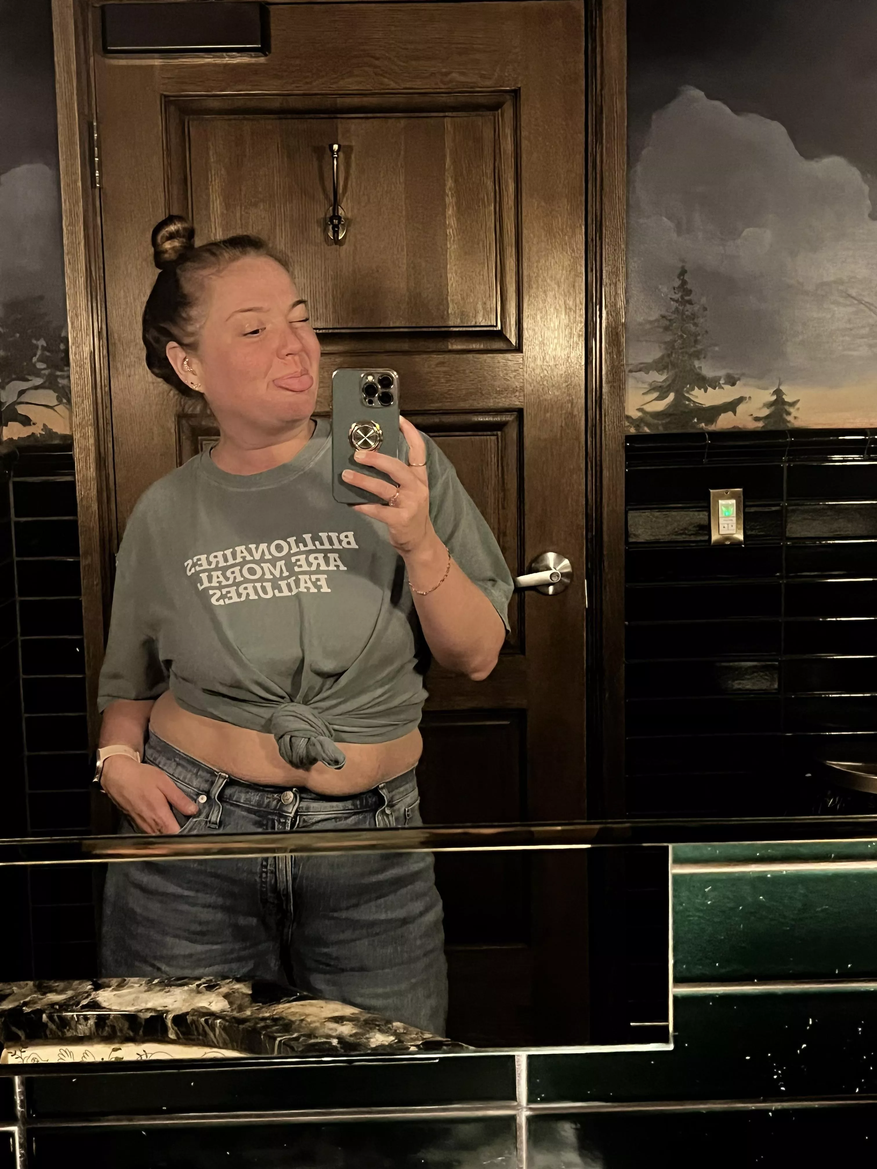 Bar hopping on a Monday 💖