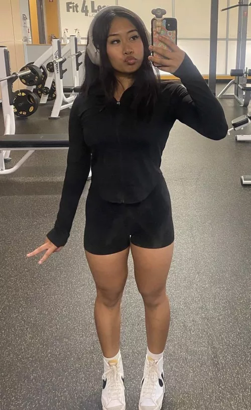Curvy sexy fit asian at the gym!