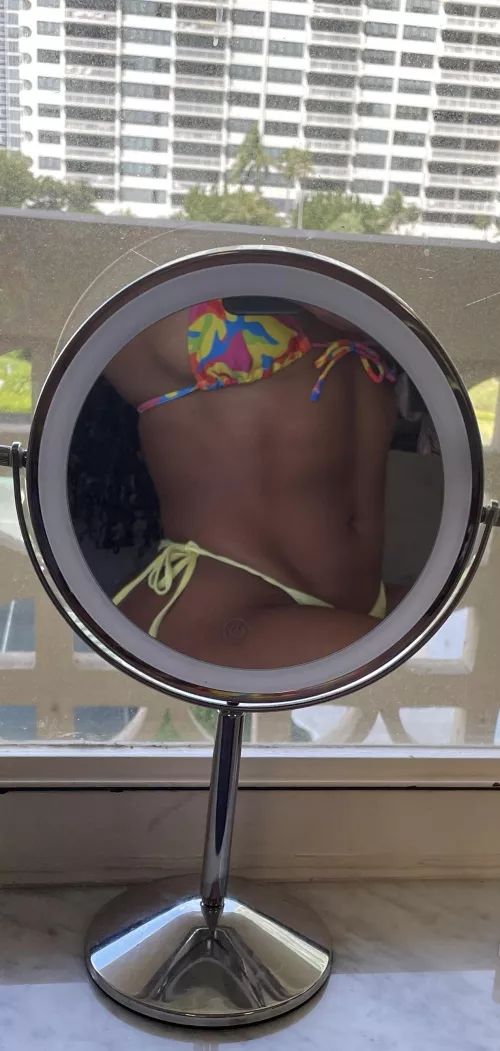 Do you like the pops of yellow on me?