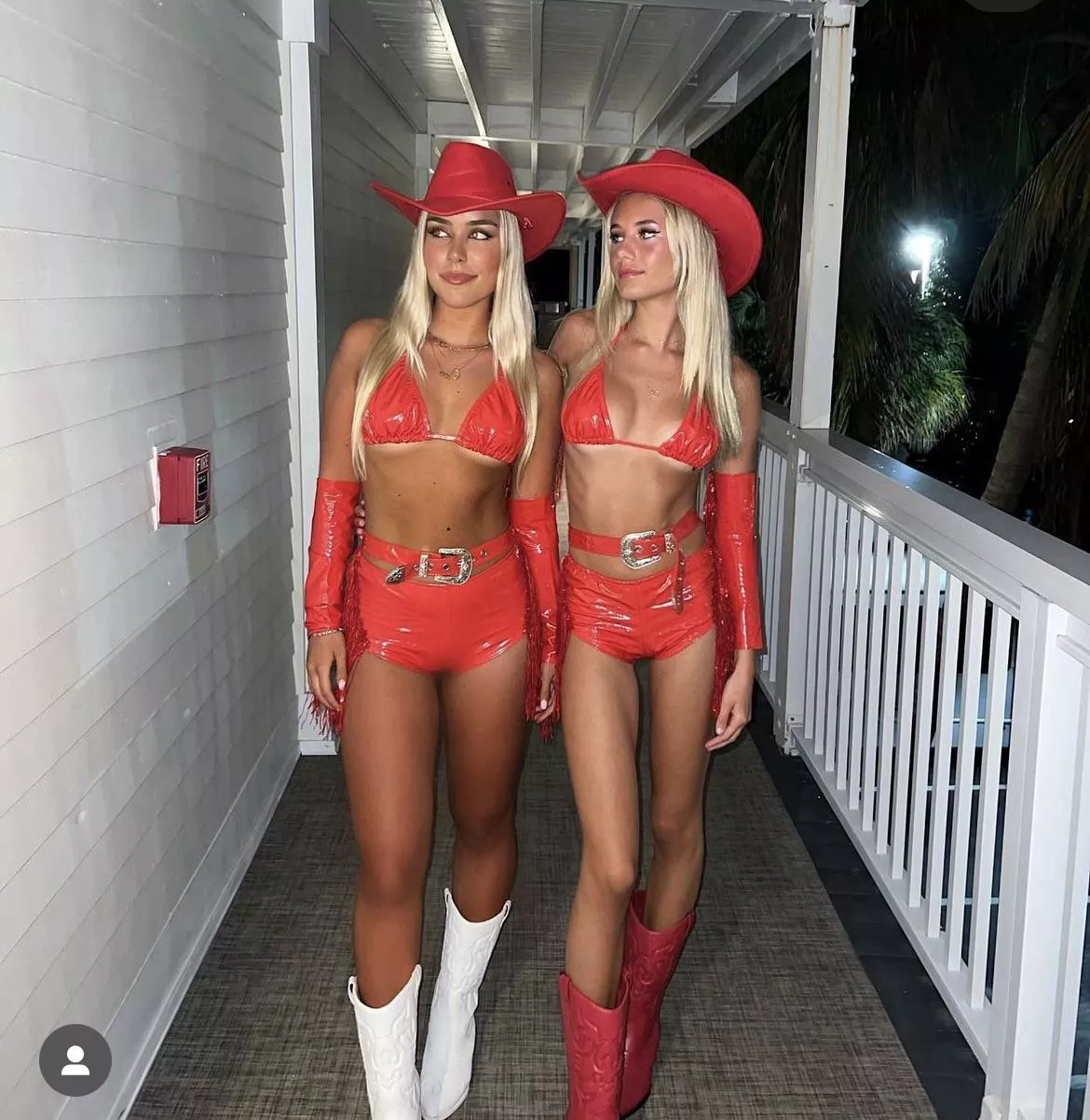 halloween 😈💦 (IUTR)