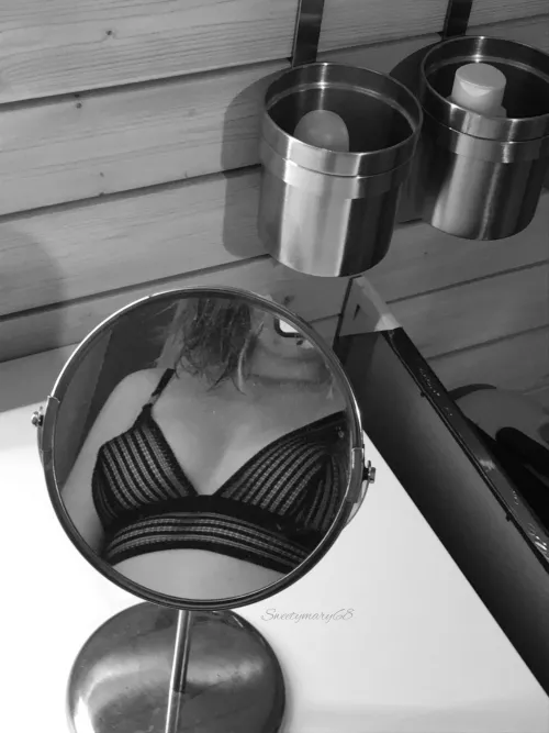 Hey babe, like the b&w style?