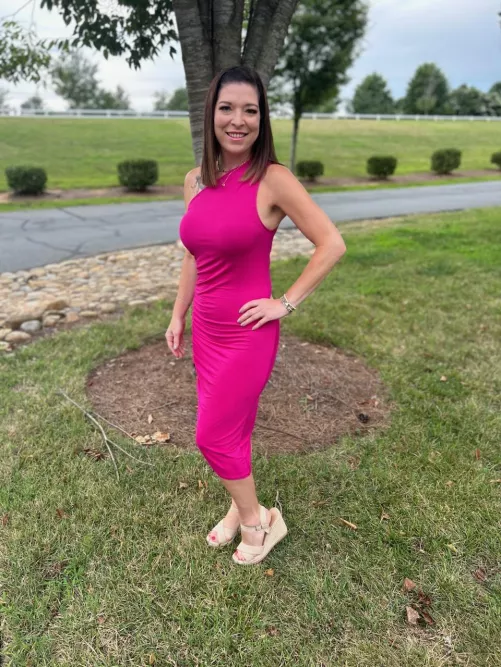 How do I look in this pink dress?