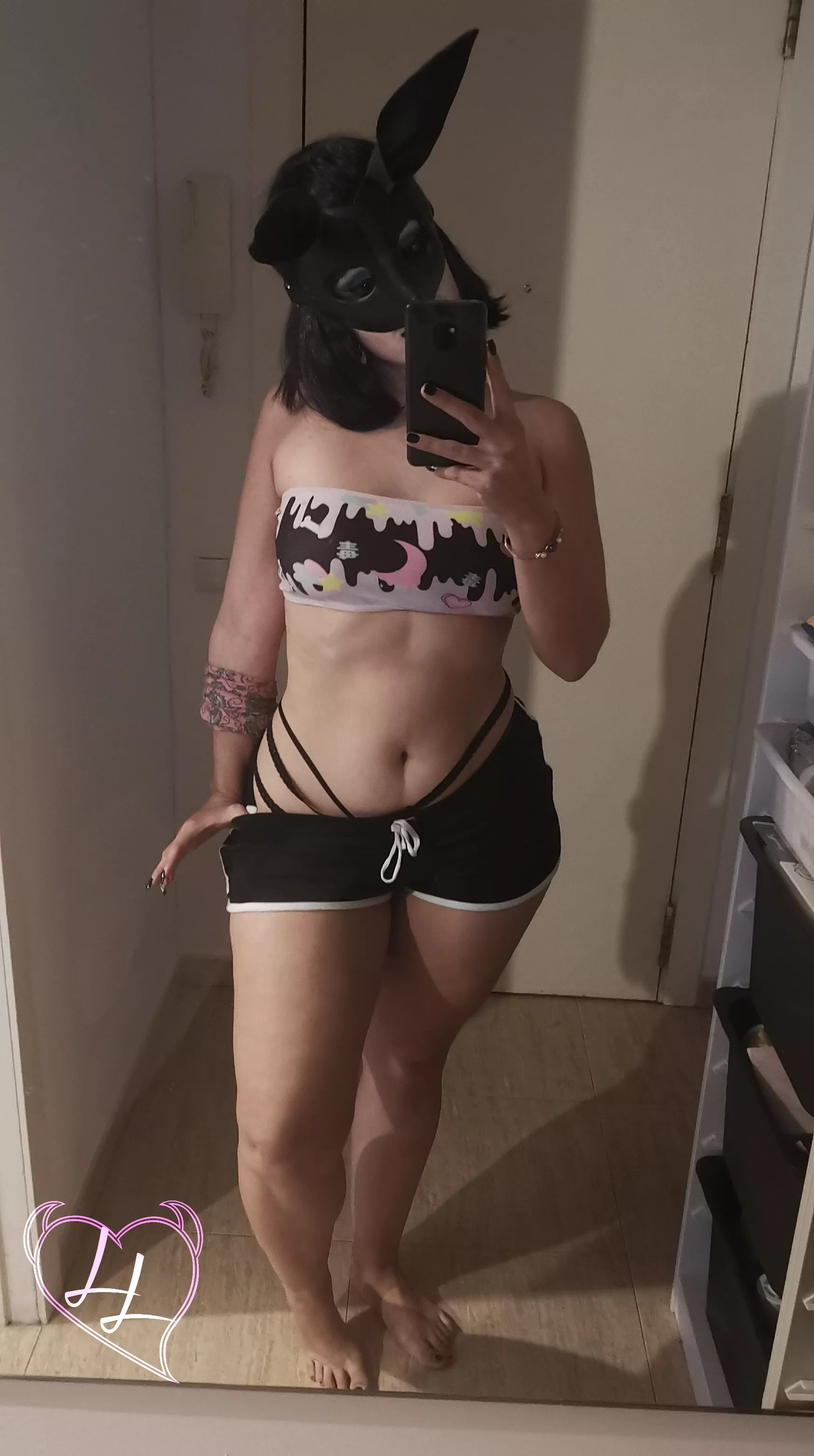 I'm tired of having my costumes broken in Halloween. So this year I'll just wear something easy access so I can get properly groped without worries