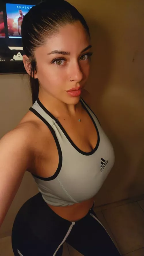 Iutr cutie working out