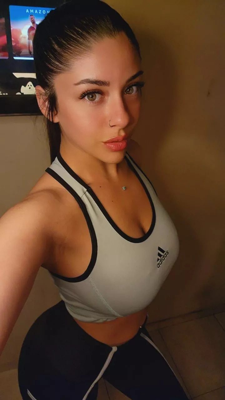 Iutr cutie working out
