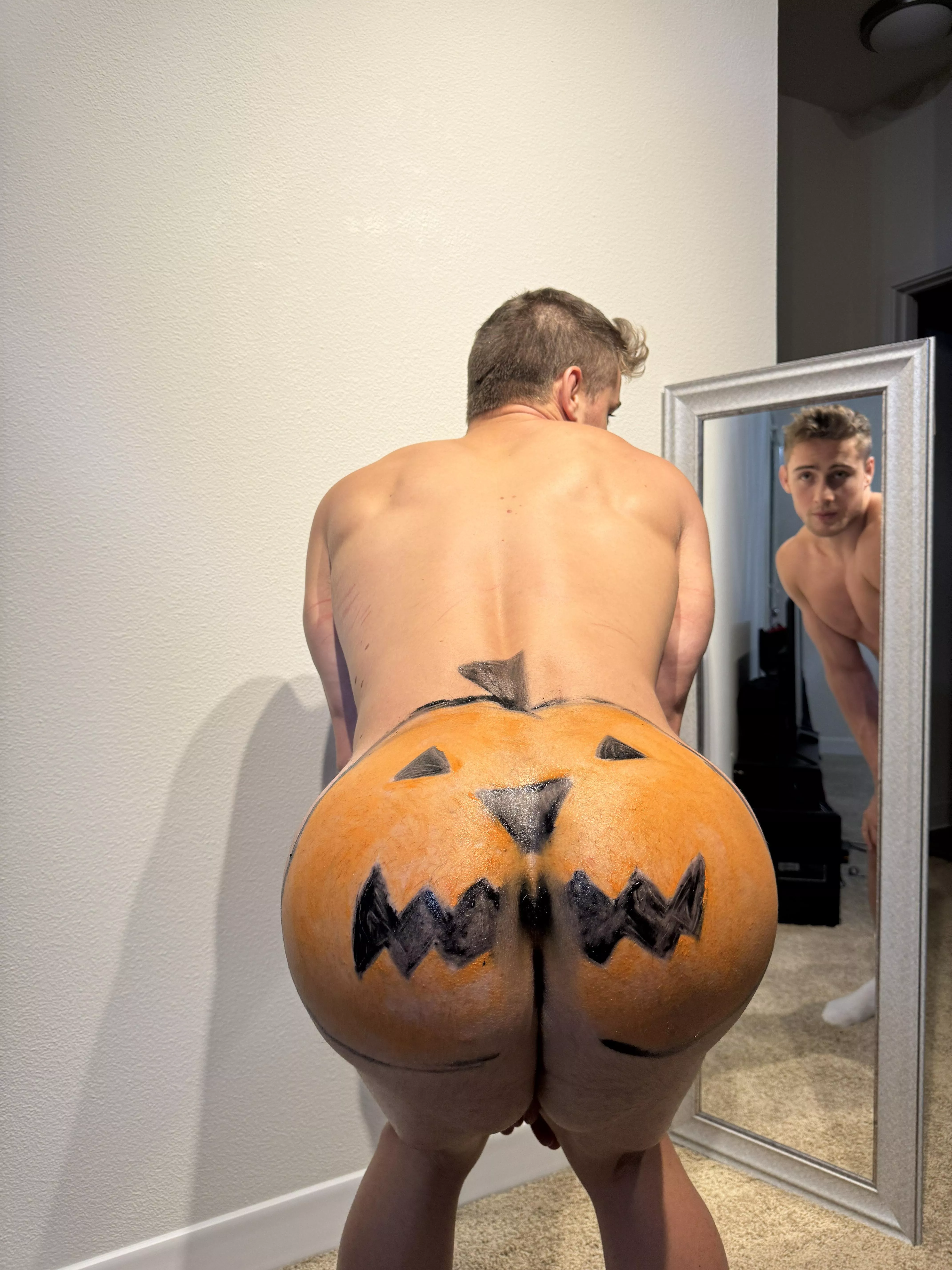 Me or the new season of apex which one you playing on Halloween