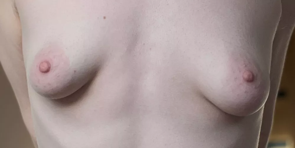 My tiny boobs with areolas are the perfect treat for Halloween today 🎃👻