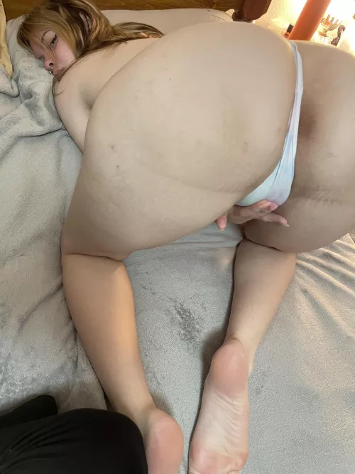 nails caressing my kitty