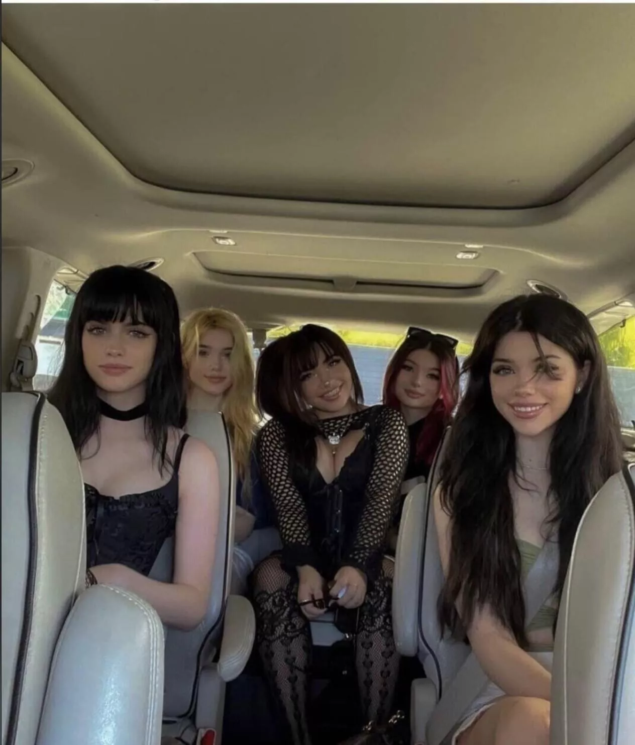 Not sure if porn, got no context, just got teased by a mysterious post and now i need answers