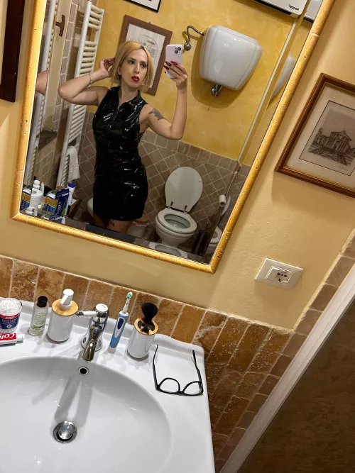 Shiny Halloween to everyone 🖤