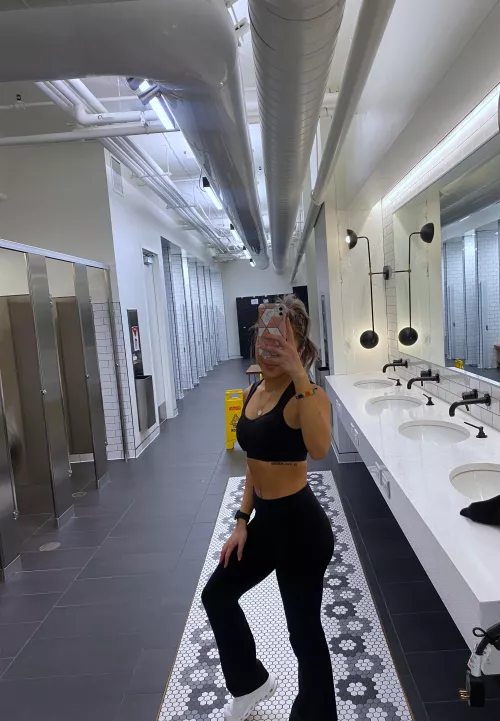 Short girls deserve love too!