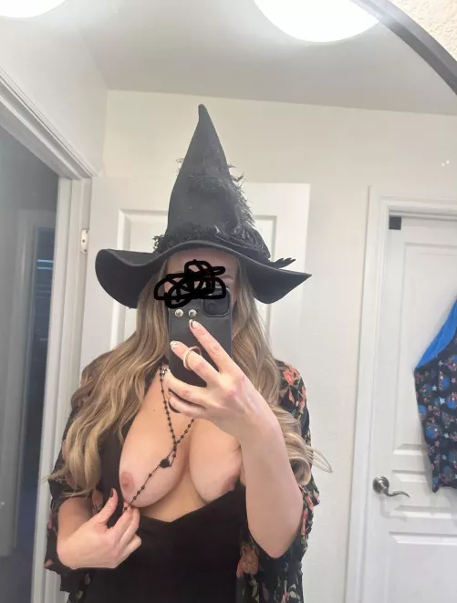 39 house wife happy HalloweenEr