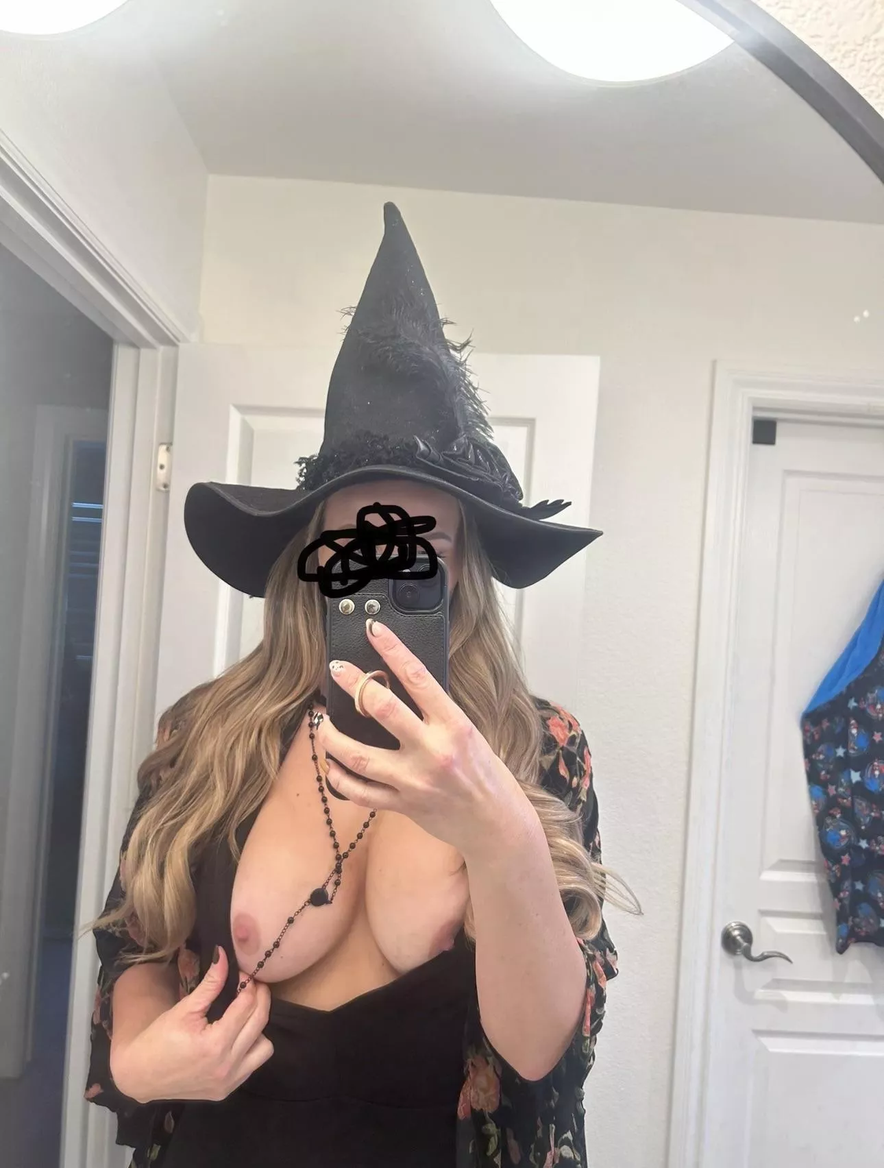 39 house wife happy HalloweenEr