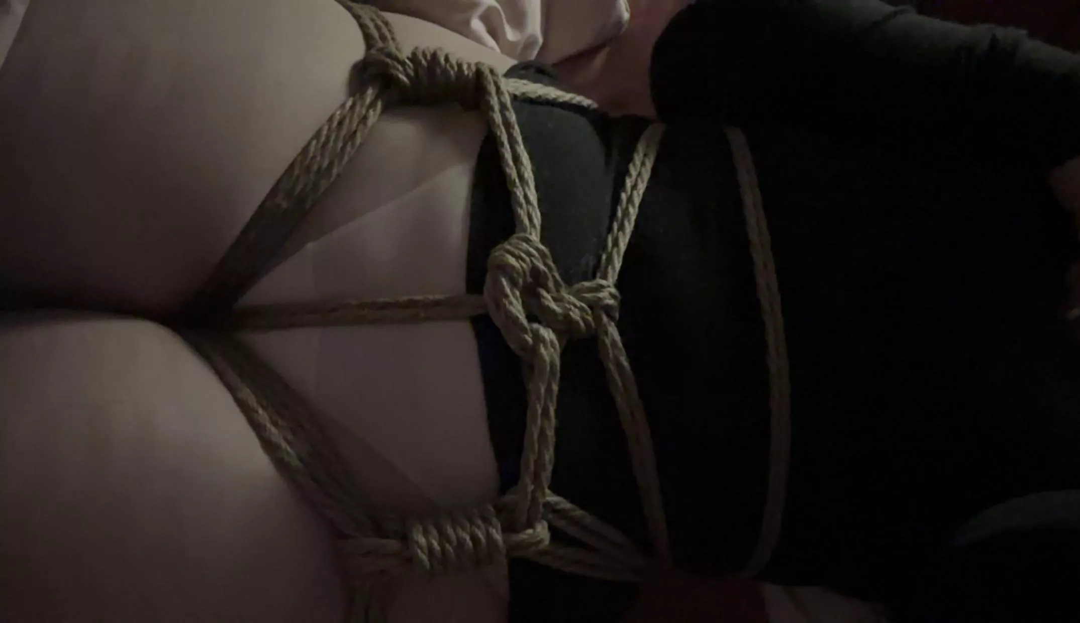 A little hip harness I made following the rope