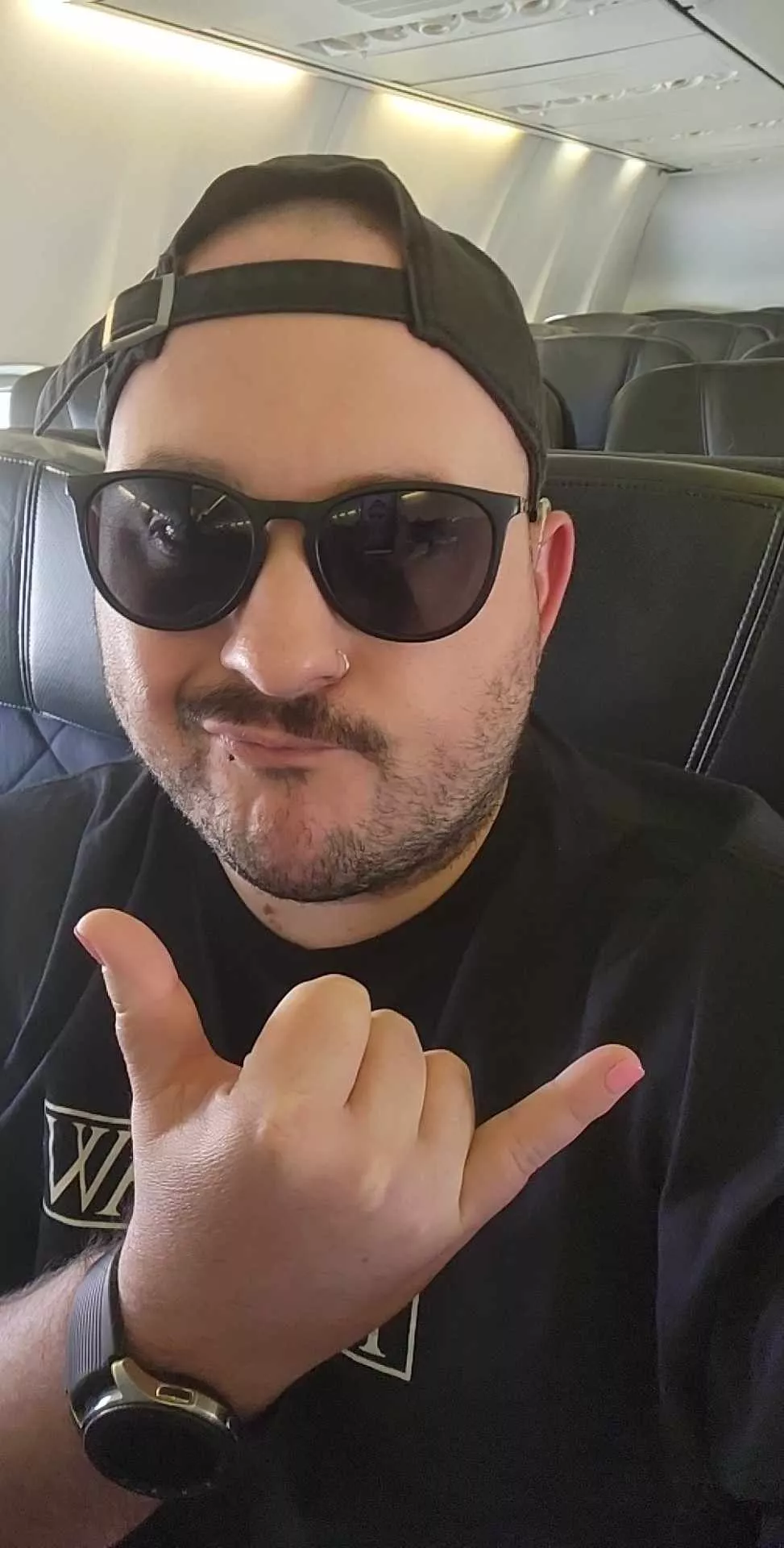 Been a while since I got the whole back of a plane to myself! Taking a break from plating BG3, Pokemon Violet & D4 for a few days 🤣