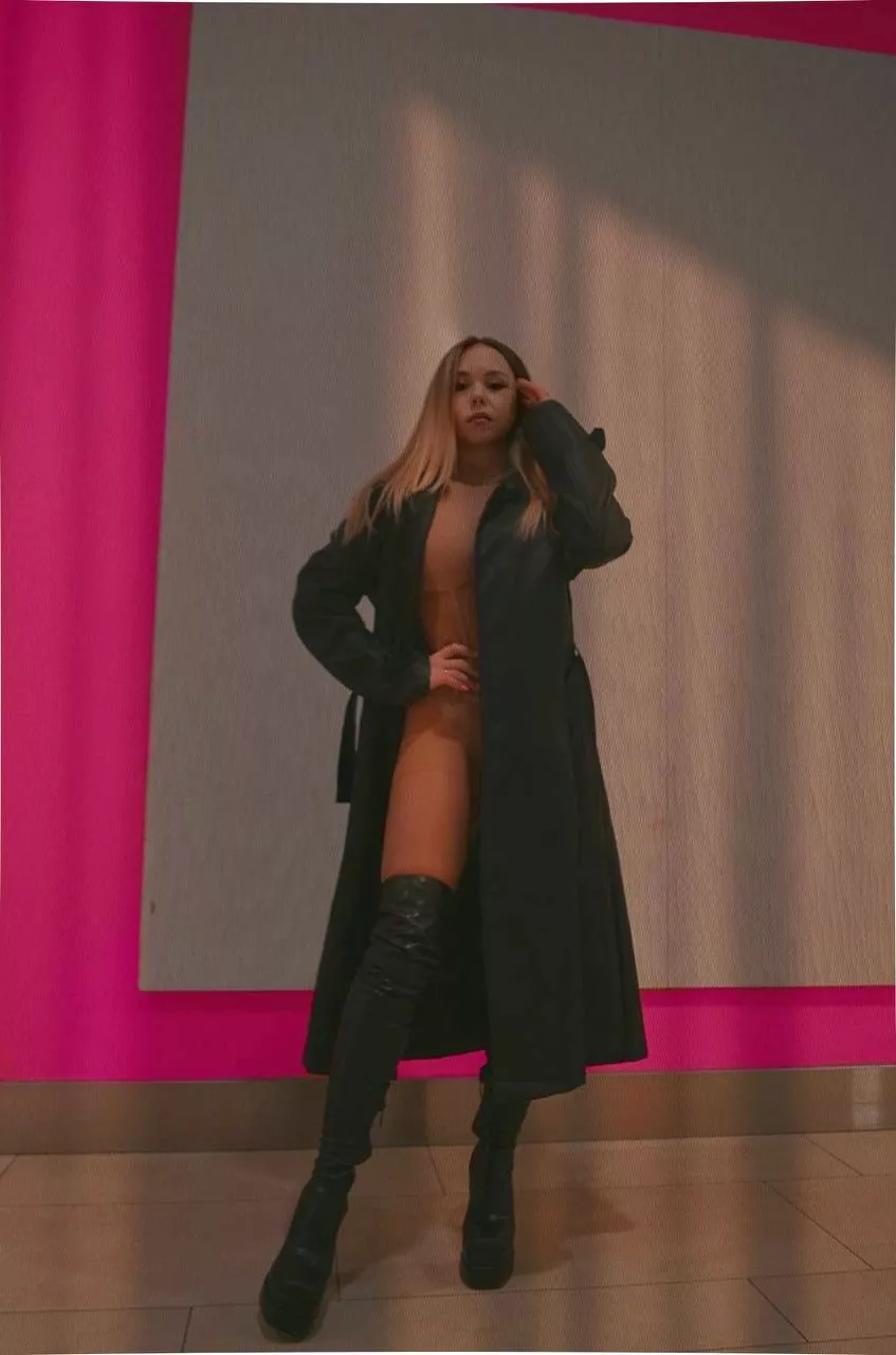 Do you like a naughty girl like me? IUTR